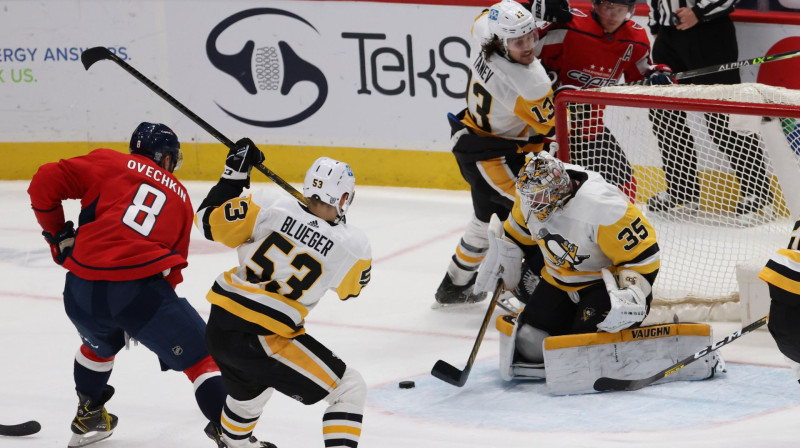 Aleksandrs Ovečkins un Teodors Bļugers. Foto: USA Sports Today/Scanpix