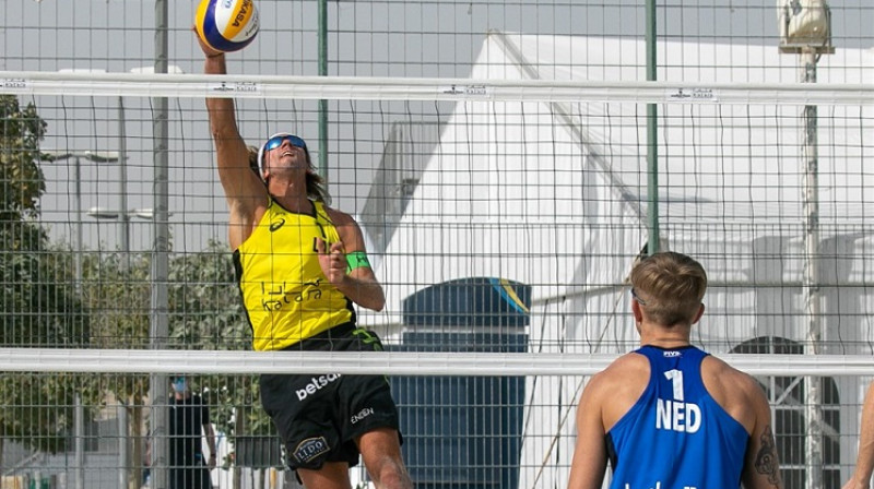 Aleksandrs Samoilovs uzbrukumā. Foto: FIVB