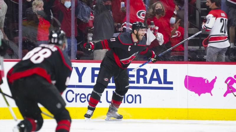 Džordans Stāls (centrā) pēc uzvaras vārtu guvuma. Foto: James Guillory/USA Today Sports/Scanpix