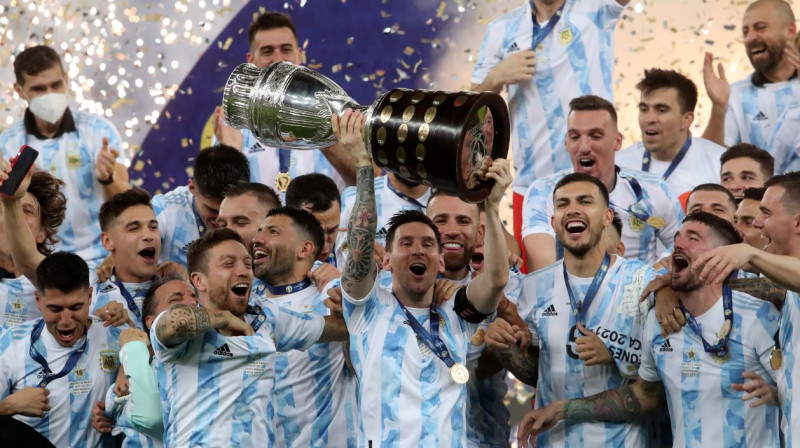 Lionels Mesi un Argentīnas futbola izlase pēc triumfa "Copa America". Foto: Amanda Perobelli/Reuters/Scanpix