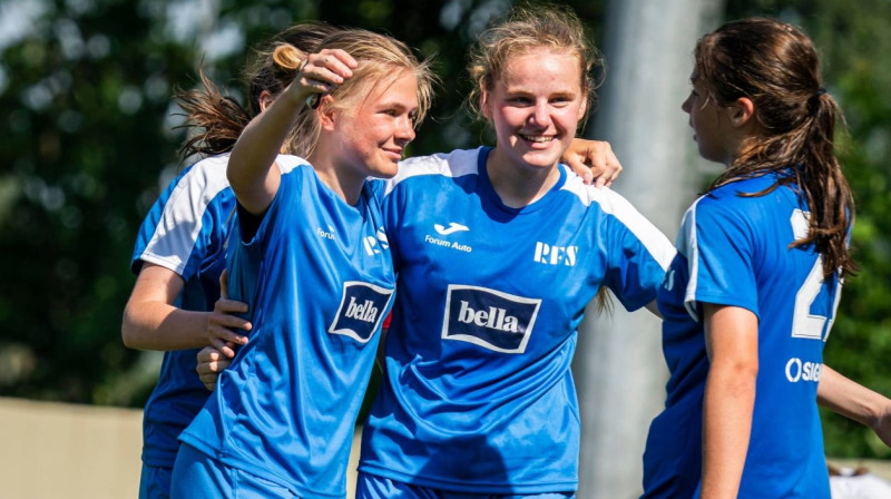 RFS futbolistes svin vārtu guvumu. Foto: Rīgas Futbola skola