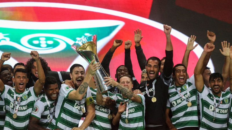 Lisabonas "Sporting" futbolisti svin Portugāles Superkausa iegūšanu. Foto: Carlos Costa/AFP/Scanpix