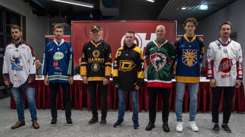 Visu septiņu komandu pārstāvji pirmssezonas preses konferencē. Foto: OHL