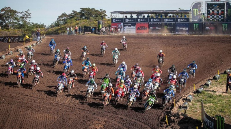 EMX125 klases sacensību starts. Foto: mxgp.com