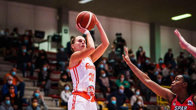 Kitija Laksa: 19 punkti Eirolīgas spēlē pret "Uni Girona". Foto: FIBA