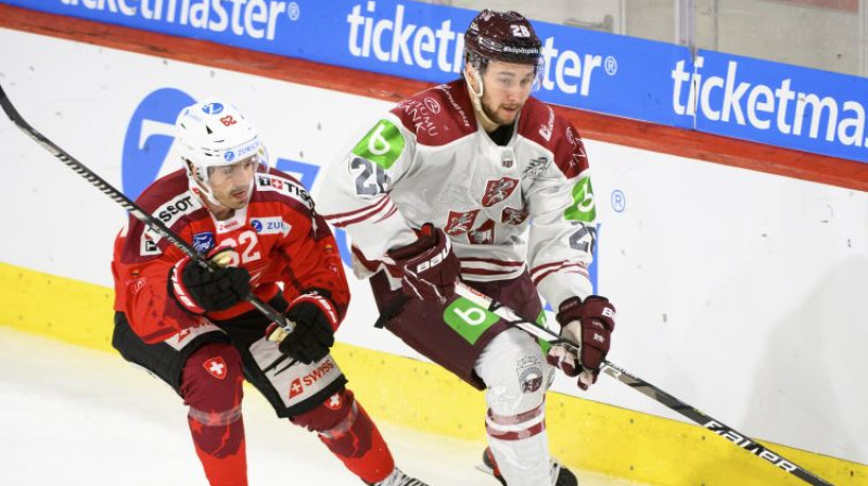 Uvis Balinskis spēlē pret Šveici. Foto: EPA/Scanpix