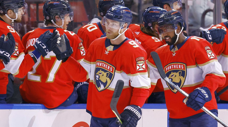 Floridas "Panthers" uzbrucējs Sems Benets (Nr. 9) svin vārtu guvumu. Foto: Michael Reaves/AFP/Scanpix