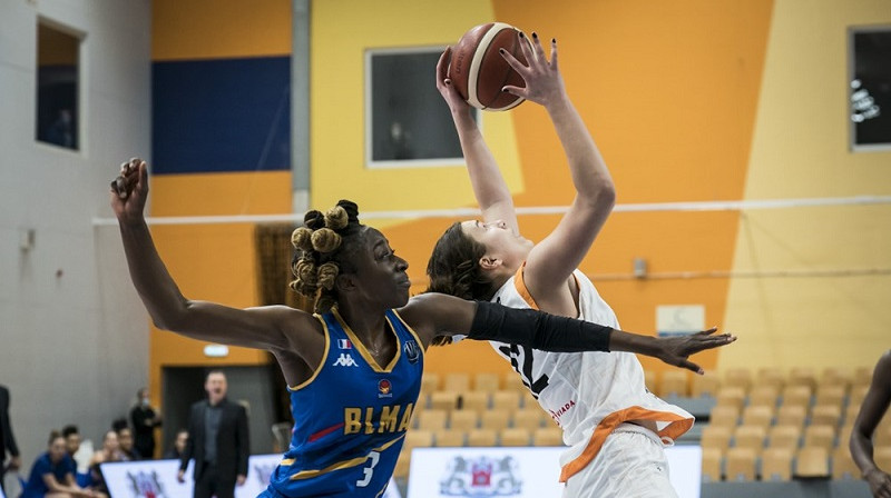 Vanesa Jasa un Sidnija Volesa. Foto: EuroLeague Women