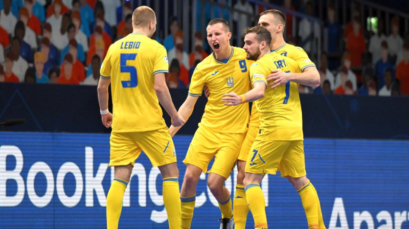 Ukrainas izlases telpu futbolisti svin vārtu guvumu. Foto: UEFA Futsal