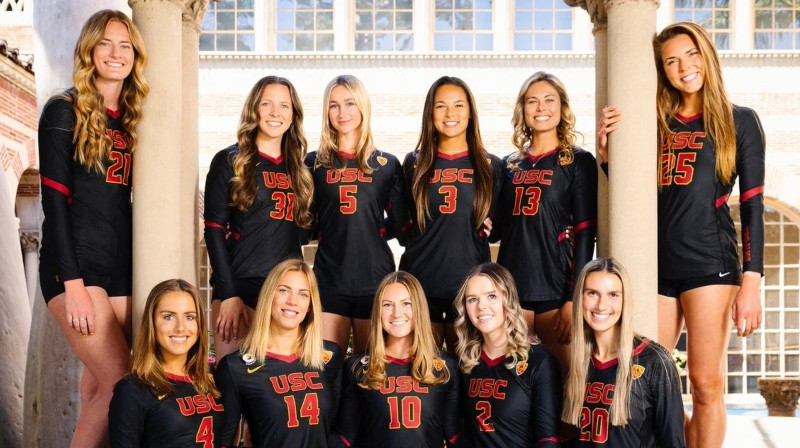 11 pēdējā kursa vai maģistrantūras studentes, no kurām tagad pamatsastāvā tika sešas. Foto: USC Beach Volleyball