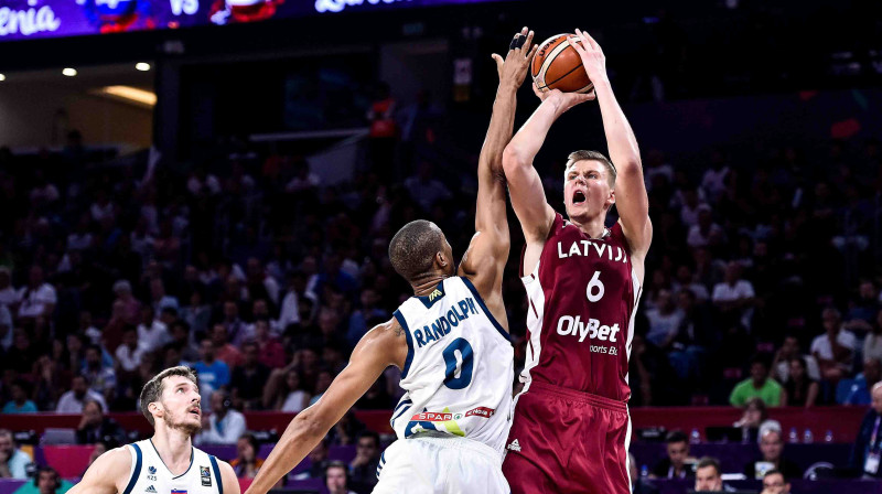 Kristaps Porziņģis 2017. gada Eiropas čempionātā. Foto: SIPA/Scanpix