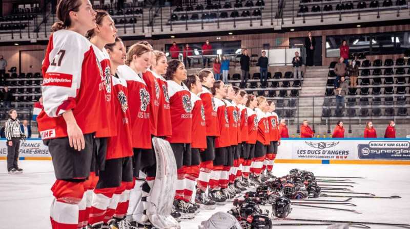 Austrijas sieviešu hokeja izlase. Foto: Theo Bariller-Krine/IIHF
