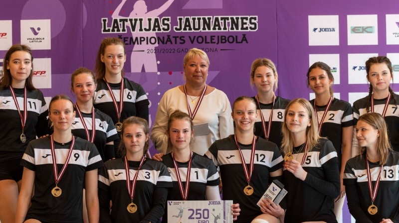 U16 čempionāta uzvarētājas. Foto: Latvijas Volejbola federācija