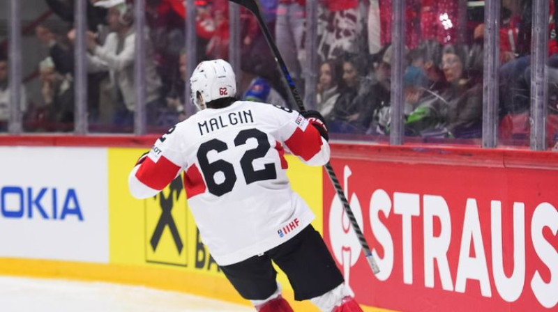 Deniss Malgins. Foto: IIHF.com