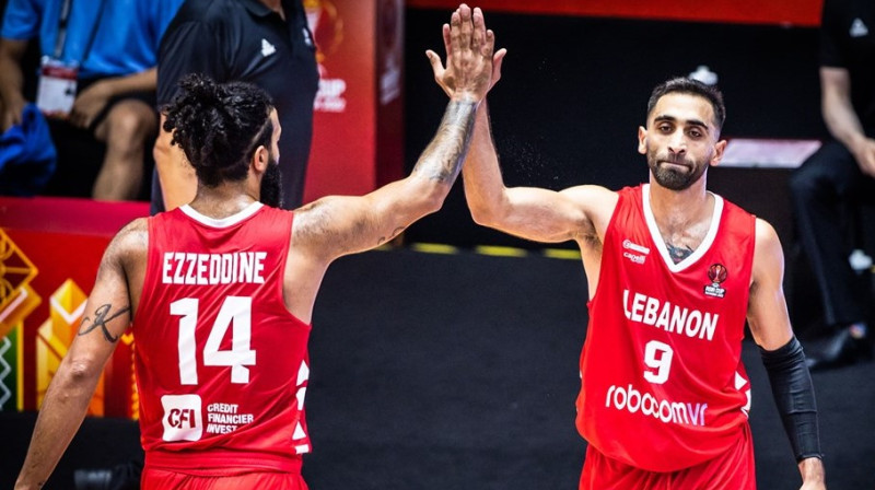 Libānas izlases basketbolisti Karims Rafaels Ezedīns (Nr. 14) un Serhio El Darvihs (Nr. 9). Foto: FIBA