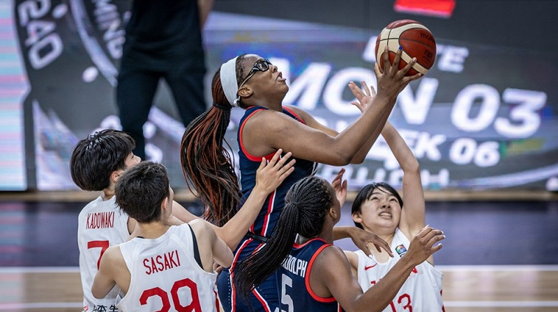 Kenedija Jumeha spēlē pret Japānu. Foto: FIBA