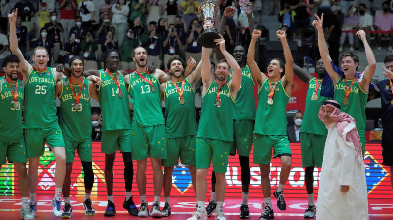 Austrālijas basketbola izlase - 2022. gada Āzijas kausa ieguvēja. Foto: Achmad Ibrahim/AP/Scanpix