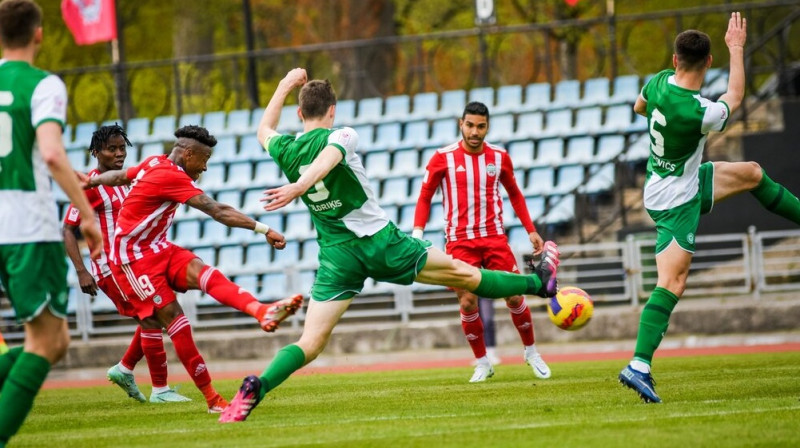 Dodo izpilda sitienu. Foto: FK Liepāja