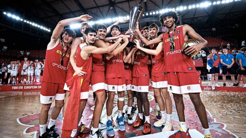 Spānijas U18 izlases basketbolisti - 2022. gada Eiropas čempioni. Foto: FIBA