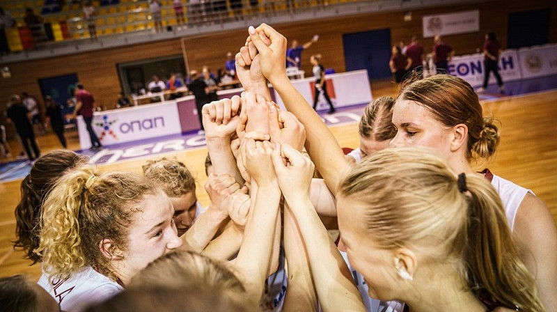 Latvijas U18 meitenes 2022. gada 7. augustā Krētā. Foto: FIBA