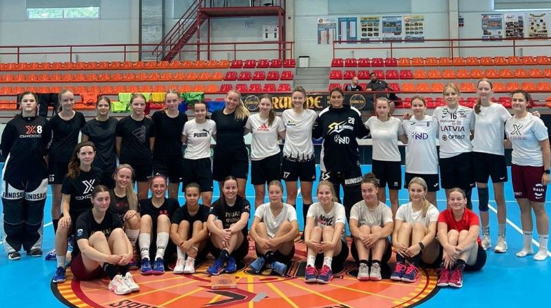 Latvijas U19 sieviešu florbola izlase. Foto: floorball.lv