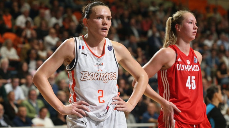 Anete Šteinberga un Digna Strautmane 2022. gada 26. oktobrī. Foto: EuroLeague Women