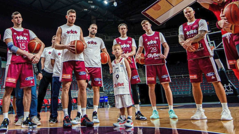 Latvijas valstsvienības basketbolisti. Foto: LBS