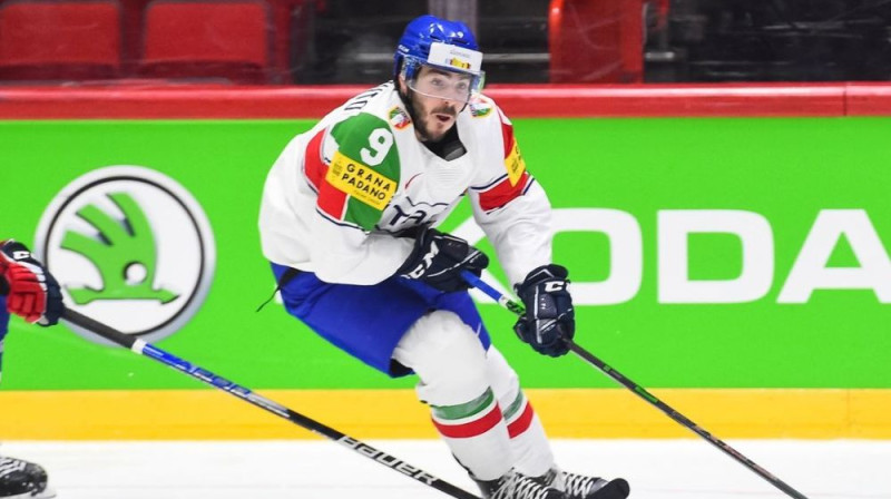 Itālijas izlases hokejists Daniels Mantenuto. Foto: IIHF