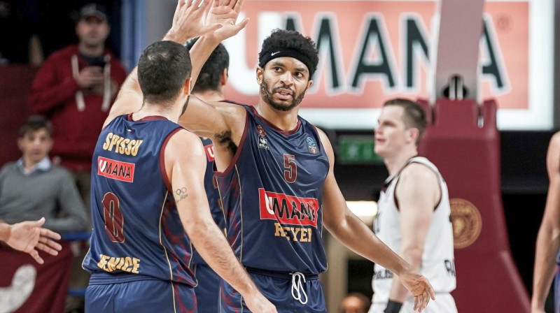 Venēcijas "Umana Reyer" basketbolisti Marko Spisu (Nr. 0) un Aleriks Frīmens (Nr. 5). Foto: Reyer Venezia