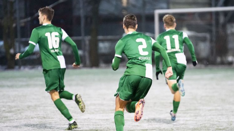 Kārlis Vilnis, Gabriels Kirkils un U21 vecumu jau pāraugušais Jānis Grīnbergs. Foto: LFF