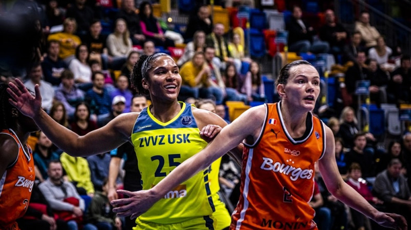 Anete Šteinberga un Alisa Tomasa 2023. gada 18. janvārī. Foto: EuroLeague Women