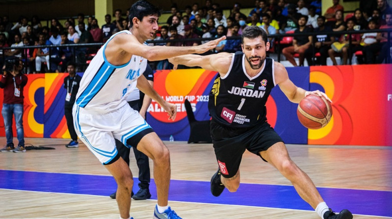 Jordānijas valstsvienības basketbolists Amins abu Havvass ar bumbu. Foto: FIBA