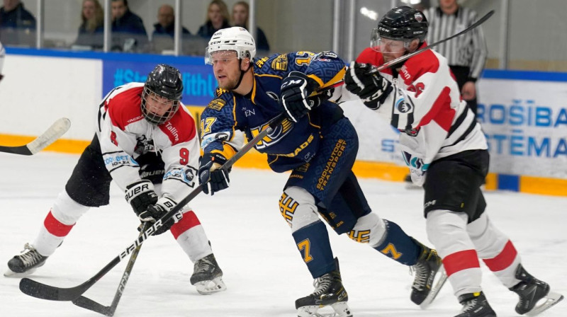 Kaspars Saulietis cīņā pret Tallinas "Panter". Foto: HK Kurbads