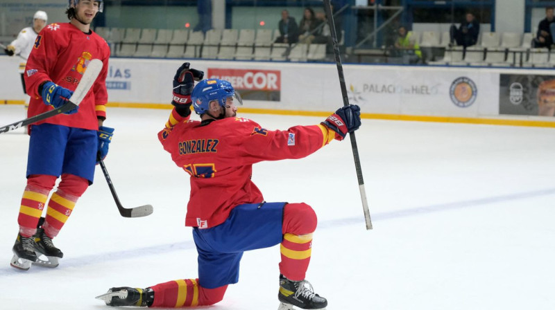 Spānijas valstsvienības hokejisti. Foto: Rubén Lago/IIHF