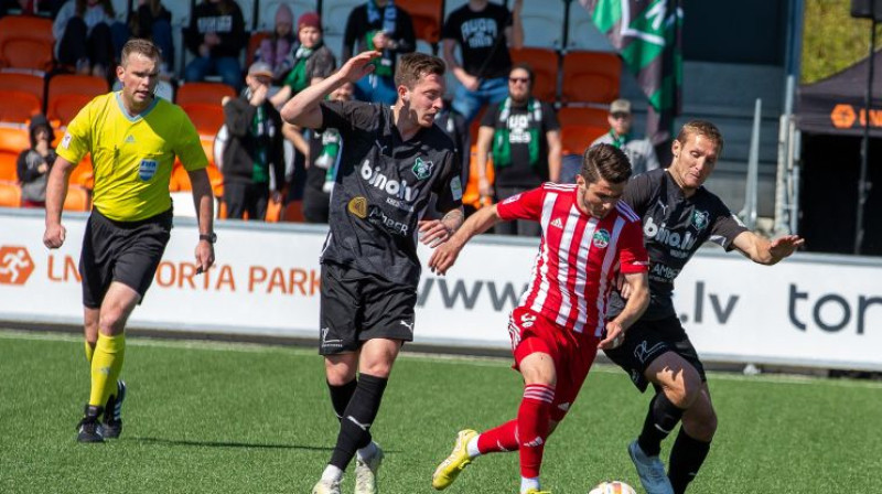 Šovakar nedrīkstēs spēlēt nedz Aleksejs Saveļjevs, nedz Daniils Ulimbaševs. Foto: Kristians Putniņš/FK "Auda"