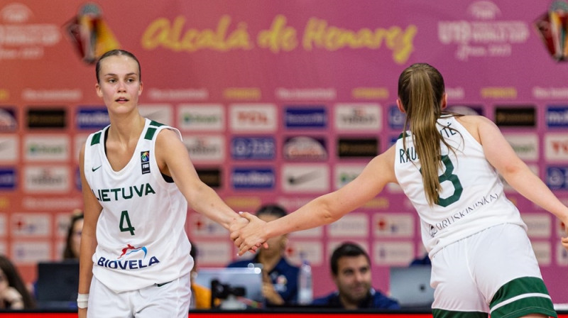 Juste Jocīte un Gerda Raulušaitīte. Foto: FIBA