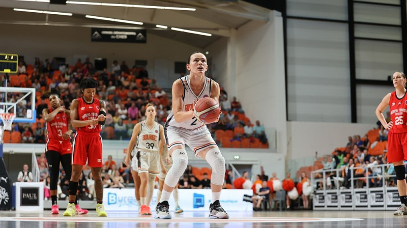 Anete Šteinberga un "Bourges Basket": 6-0 Eiropas kausa grupas turnīrā. Foto: EuroCup Women