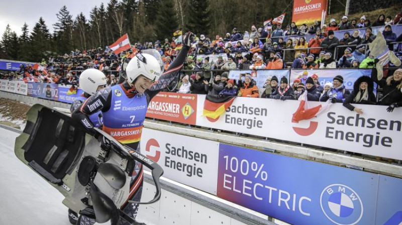 Anda Upīte un Zane Kaluma. Foto: Mareks Gaļinovs/FIL