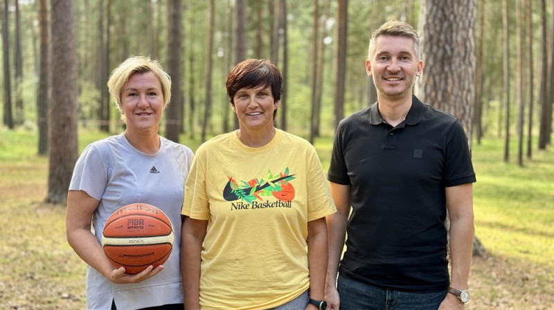 Jūlija Fedorenko, Irina Romaņenko un Igors Aleksejevs. Foto: Daugavpils basketbols