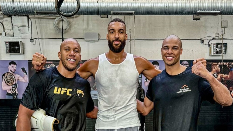 Sirils Gāns, Rūdijs Gobērs un Levi Rigters Foto: MMA Factory Paris