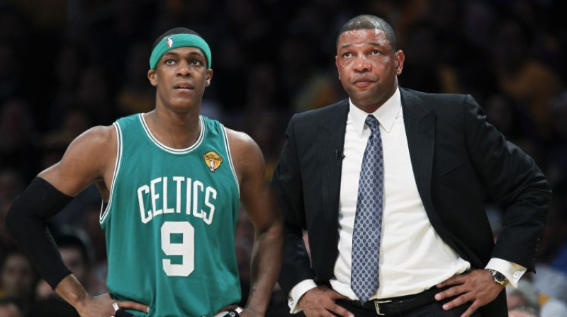 Ražons Rondo un Doks Riverss vēl Bostonas "Celtics" rindās. Foto: Reuters/Scanpix