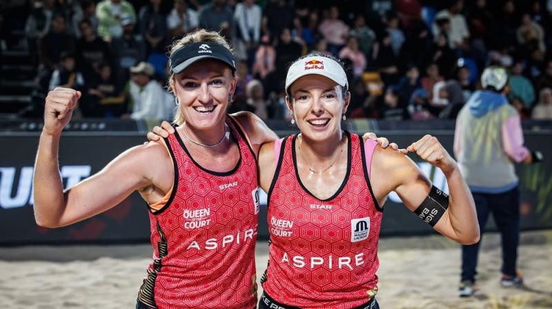 Aleksandra Vahoviča un Anastasija Samoilova. Foto: Pim Waslander / @beachvolleylv