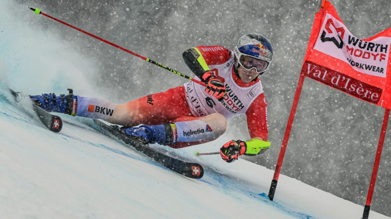 Marko Odermats grūtos apstākļos brauc pretī primajai uzvarai šajā sezonā. Foto: AFP.