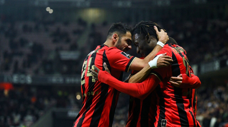 Nicas kluba futbolisti Gaetans Labords un Evans Gesāns pēc vārtu guvuma. Foto: Frederic Dides/AFP/Scanpix