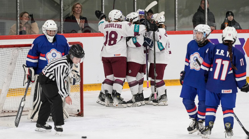 Mirklis pēc Latvijas U18 valstsvienības vārtu guvuma spēlē pret Taivānu. Foto: Guntis Lazdāns/LHF