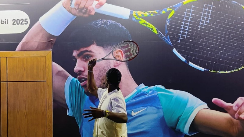 Dohas turnīru apmeklē arī amerikāņu basketbolists Džimijs Batlers. Foto: ATP Tour