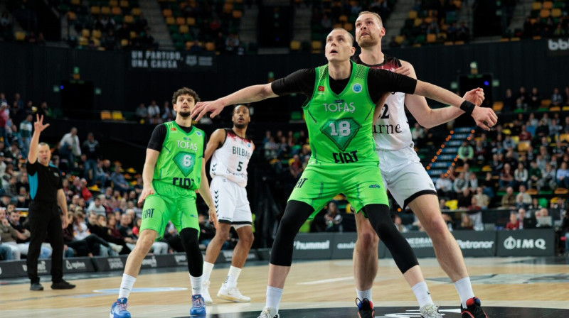 Anžejs Pasečņiks cīņā Bilbao. Foto: FIBA