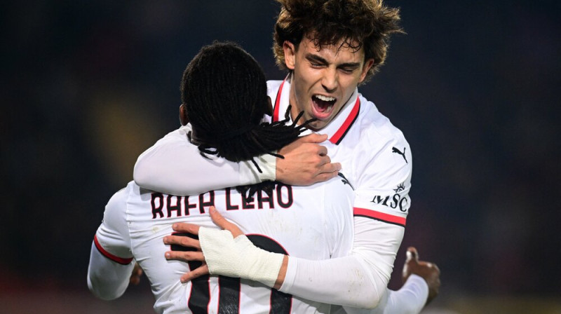 "Milan" portugāļi Rafaels Leau un Žuau Felikss. Foto: Reuters/Scanpix