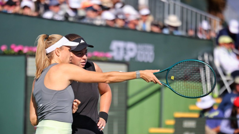 Elena Peresa un Aļona Ostapenko. Foto: Nicholas M. Estavillo / @aphoto2remember