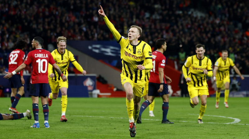 Dortmundietis Maksimiliāns Baiers pēc uzvaras vārtu guvuma. Foto: Stephanie Lecocq/Reuters/Scanpix